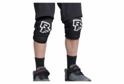 Genouillères Courtes Enfant Race Face Sendy Stealth Noir